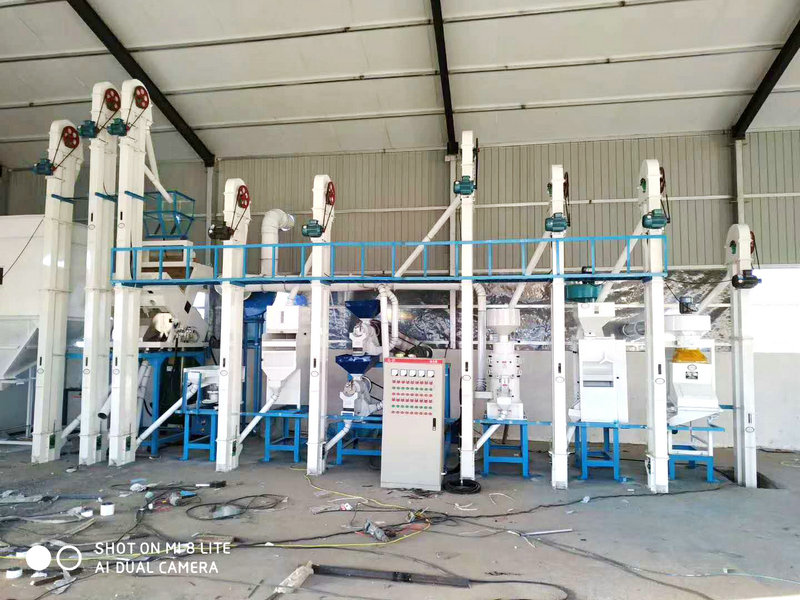 內(nèi)蒙赤峰寧城縣日產(chǎn)10噸小米成套加工設備安裝完畢