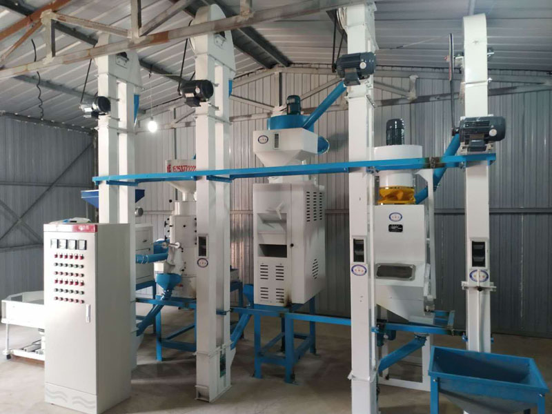 NZJ10型小米成套加工設(shè)備安裝調(diào)試完畢。河北人張家口蔚縣宋家莊鄉(xiāng)宋家莊村