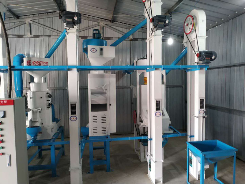 NZJ10型小米成套加工設(shè)備安裝調(diào)試完畢。河北人張家口蔚縣宋家莊鄉(xiāng)宋家莊村