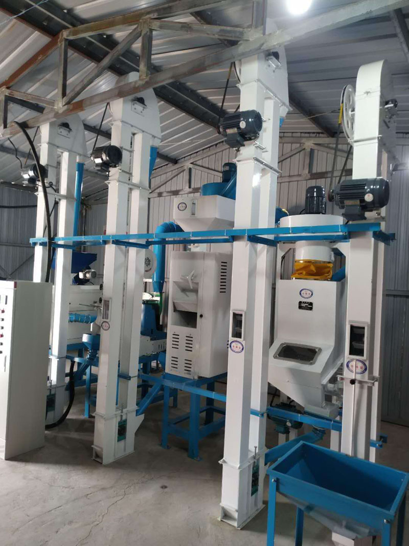 NZJ10型小米成套加工設(shè)備安裝調(diào)試完畢。河北人張家口蔚縣宋家莊鄉(xiāng)宋家莊村